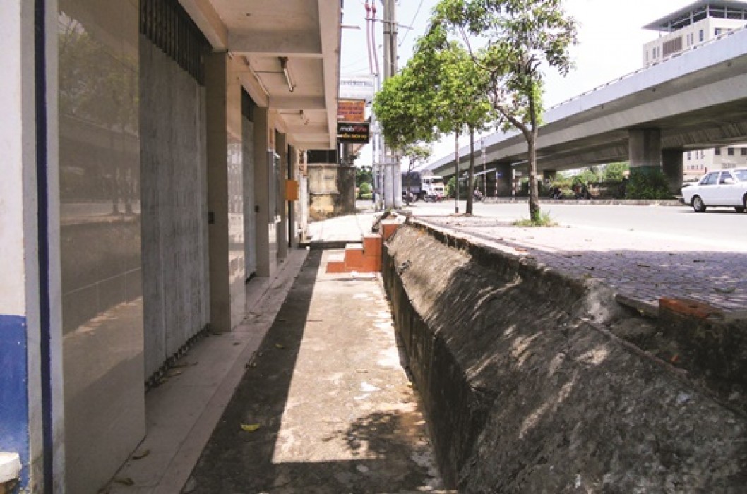 Không nên xây nhà thấp hơn mặt đường